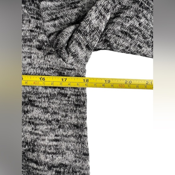 Peppermint Women’s Knit Gray Marled Cold Shoulder Cutout Sweater Pullover Size S - Picture 9 of 10